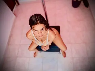 Pics nu baiser AdrianaMitchel